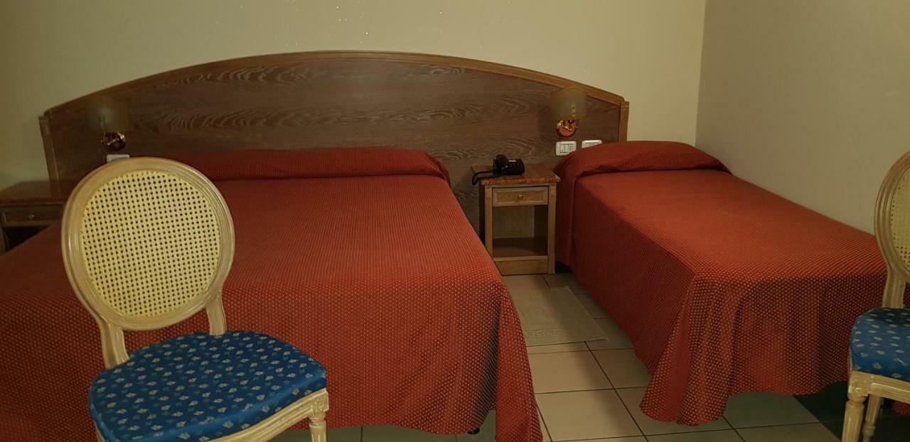 Hotel La Cupola Novara Luaran gambar